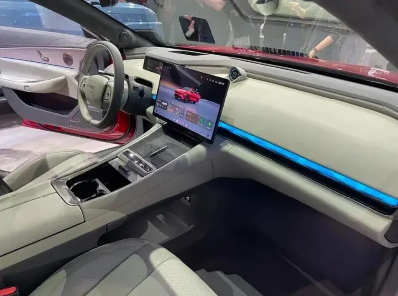 Νέο Chery Exlantix ES 2025 με 710 χλμ. αυτονομία και φόρτιση-ρεκόρ σε 9'!