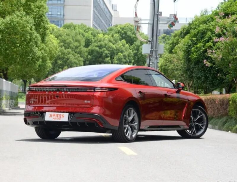 Νέο Chery Exlantix ES 2025 με 710 χλμ. αυτονομία και φόρτιση-ρεκόρ σε 9'!