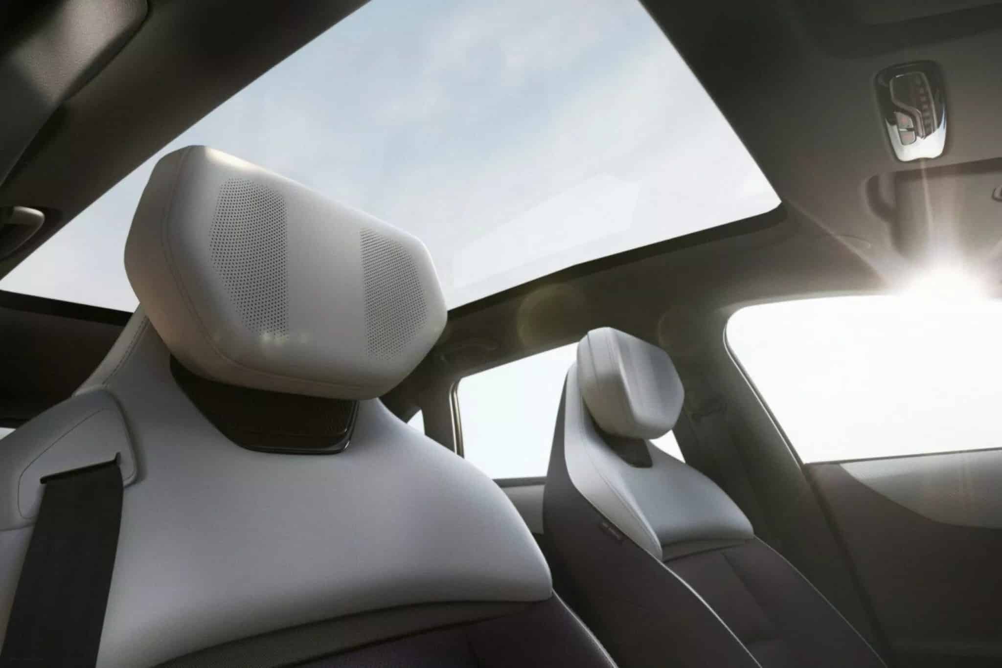 Το Mazda EZ-60 «κλέβει» τη λάμψη από το Tesla Model Y!