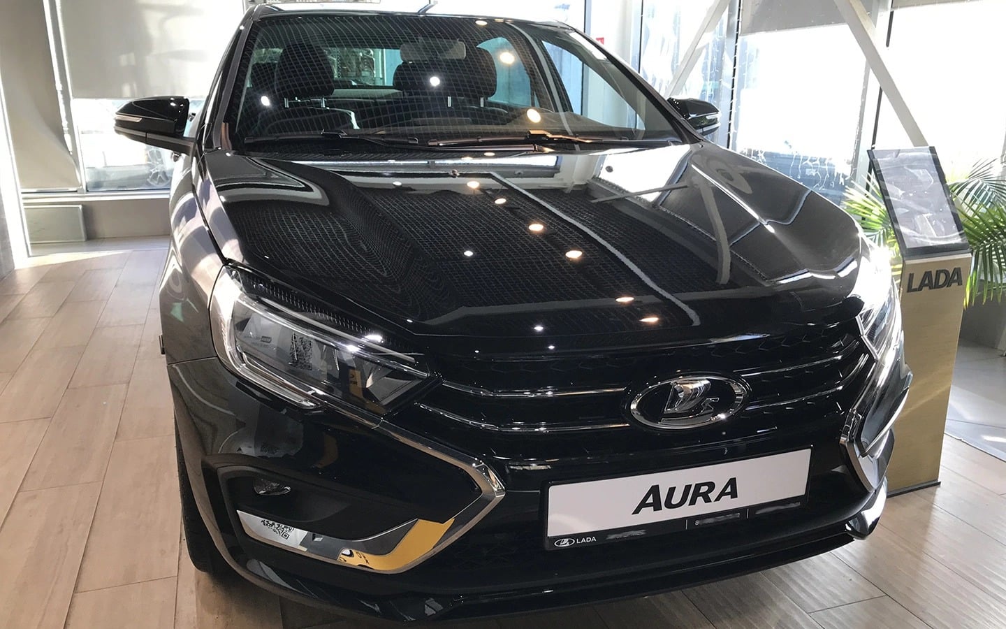 Αυτό είναι το νέο ηλεκτρικό Lada Aura με 163 PS και αυτονομία 350 χλμ.! <p data-wpview-marker=