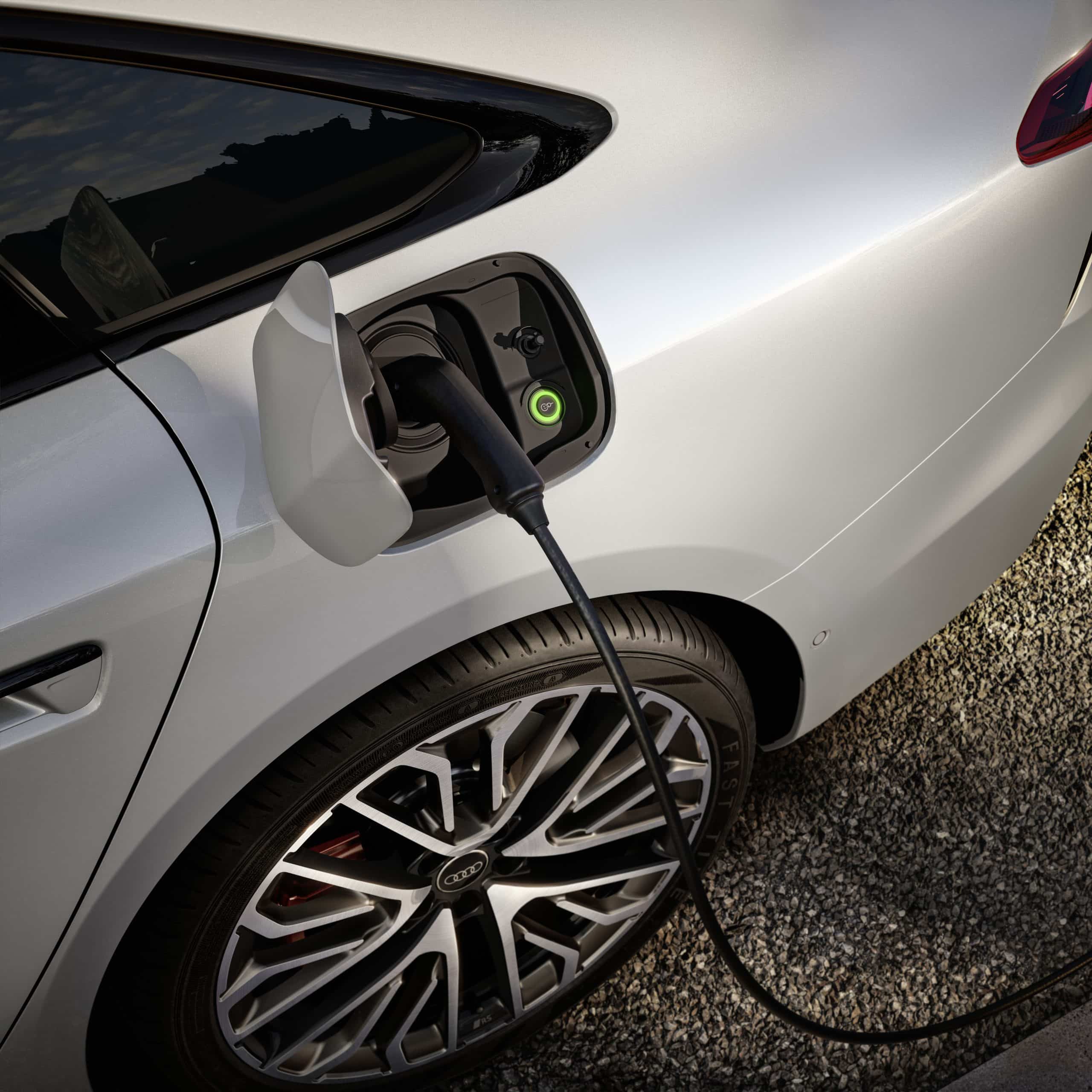 Νέα Audi Α6 e-hybrid: Η σπορ πολυτέλεια συναντά την ηλεκτρική τεχνολογία