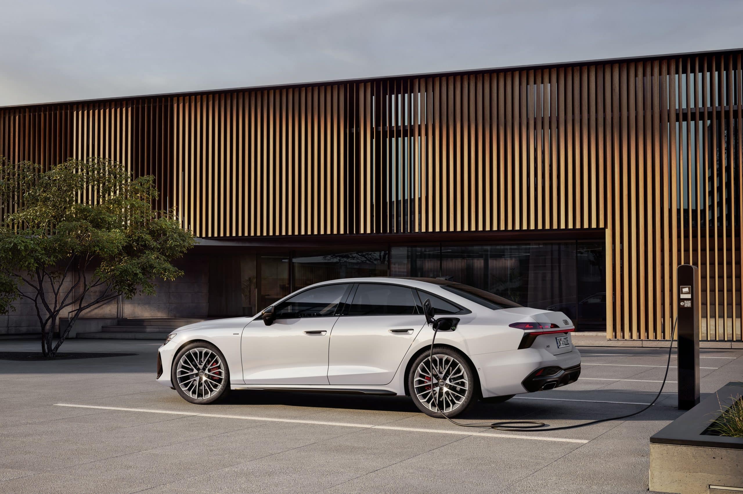 Νέα Audi Α6 e-hybrid: Η σπορ πολυτέλεια συναντά την ηλεκτρική τεχνολογία