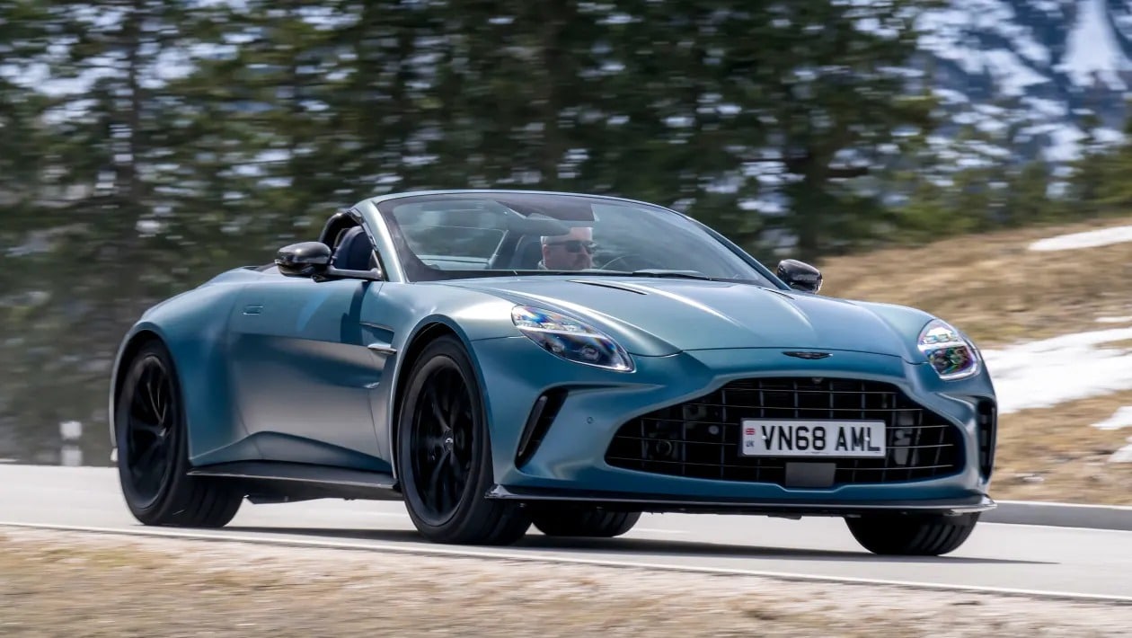 Η ανοιχτή βόμβα της Aston Martin σαρώνει ό,τι κινείται, ακόμα και την 911 Turbo!