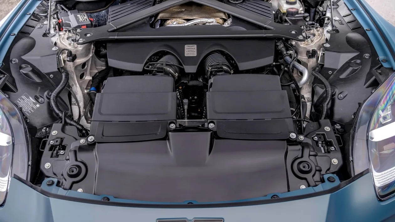 Η ανοιχτή βόμβα της Aston Martin σαρώνει ό,τι κινείται, ακόμα και την 911 Turbo!