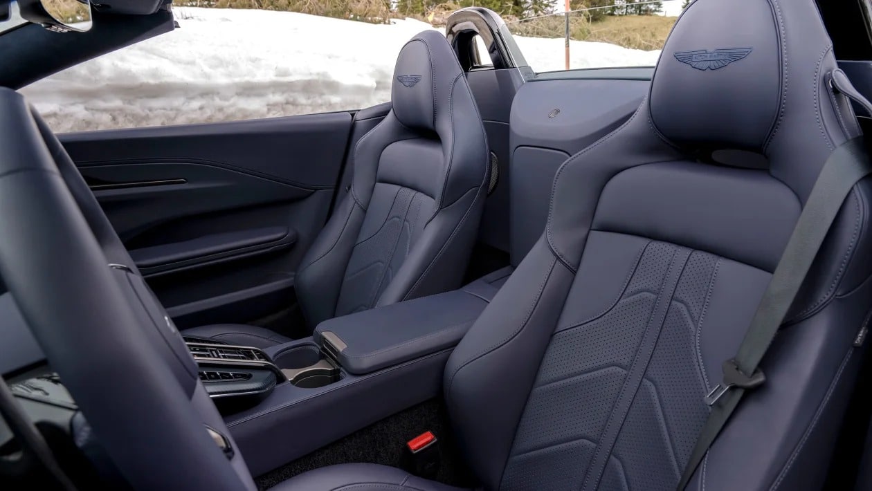 Η ανοιχτή βόμβα της Aston Martin σαρώνει ό,τι κινείται, ακόμα και την 911 Turbo!