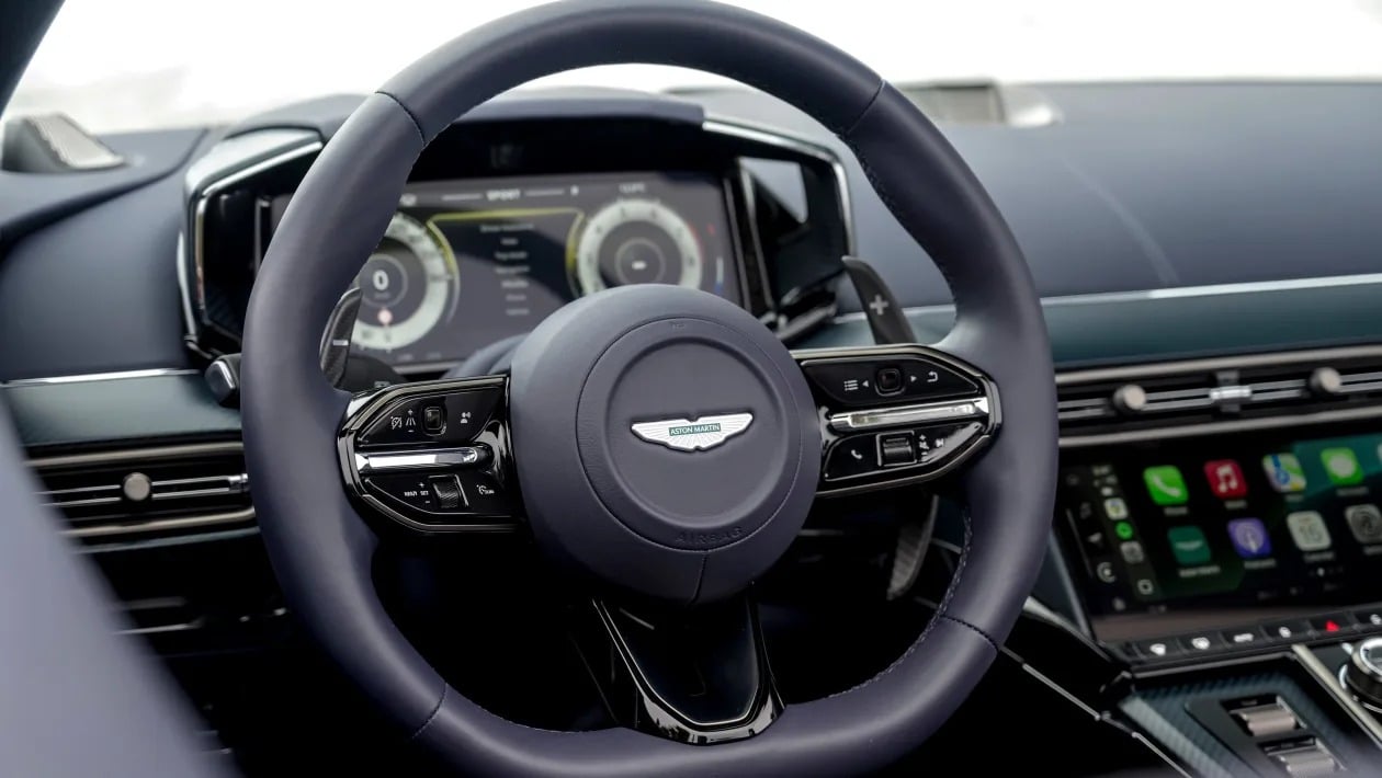 Η ανοιχτή βόμβα της Aston Martin σαρώνει ό,τι κινείται, ακόμα και την 911 Turbo!