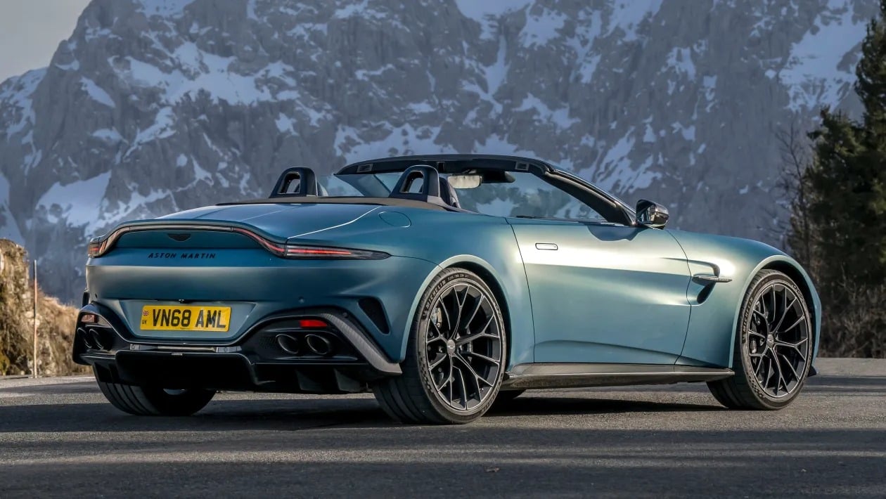 Η ανοιχτή βόμβα της Aston Martin σαρώνει ό,τι κινείται, ακόμα και την 911 Turbo!