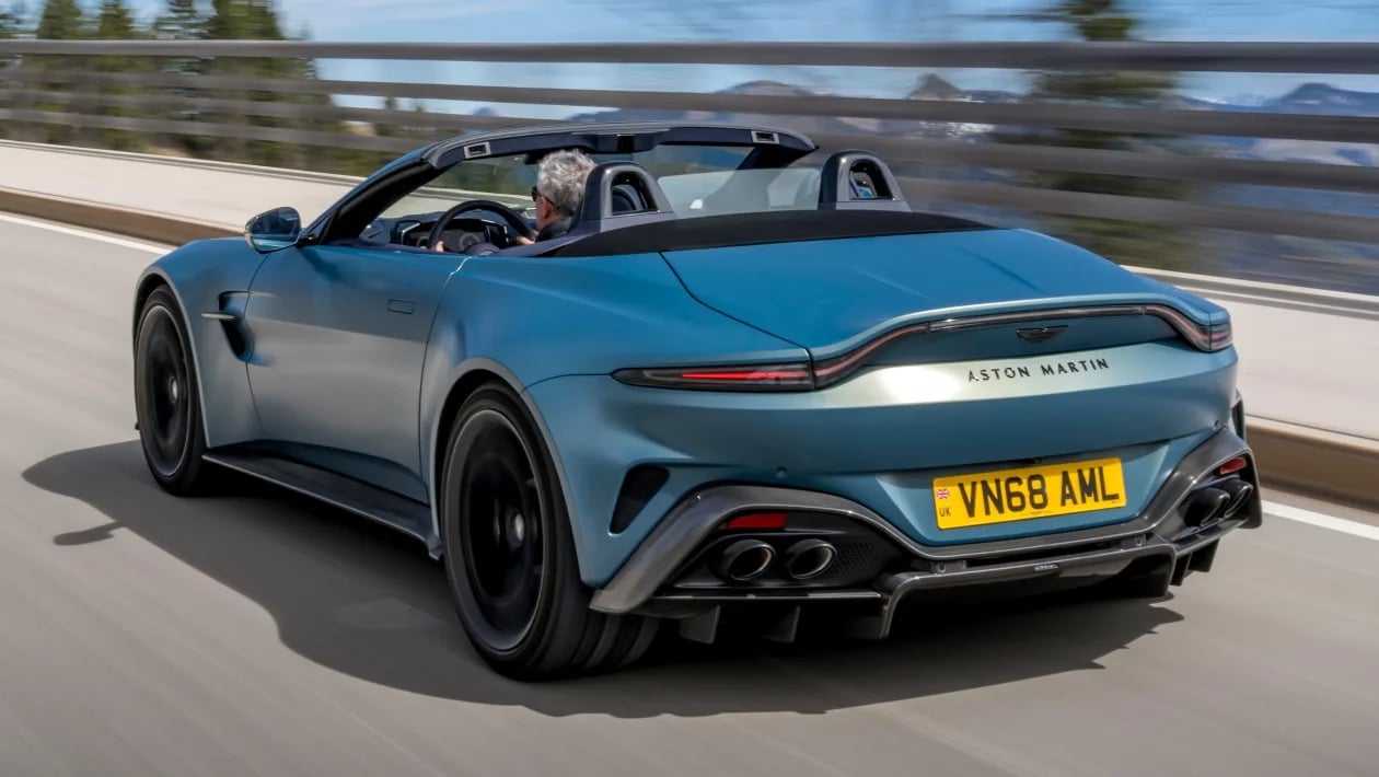 Η ανοιχτή βόμβα της Aston Martin σαρώνει ό,τι κινείται, ακόμα και την 911 Turbo!