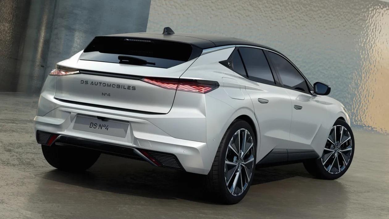 Το Νέο DS No4 έρχεται για να απειλήσει το VW Golf με ηλεκτρική έκδοση και φουλ τεχνολογία!