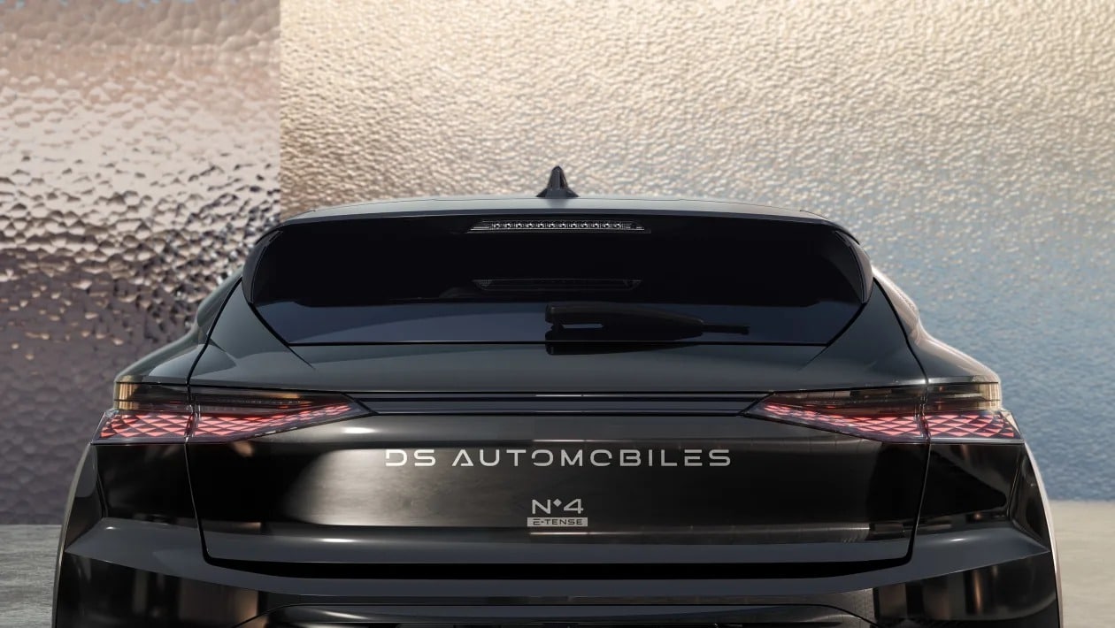 Το Νέο DS No4 έρχεται για να απειλήσει το VW Golf με ηλεκτρική έκδοση και φουλ τεχνολογία!