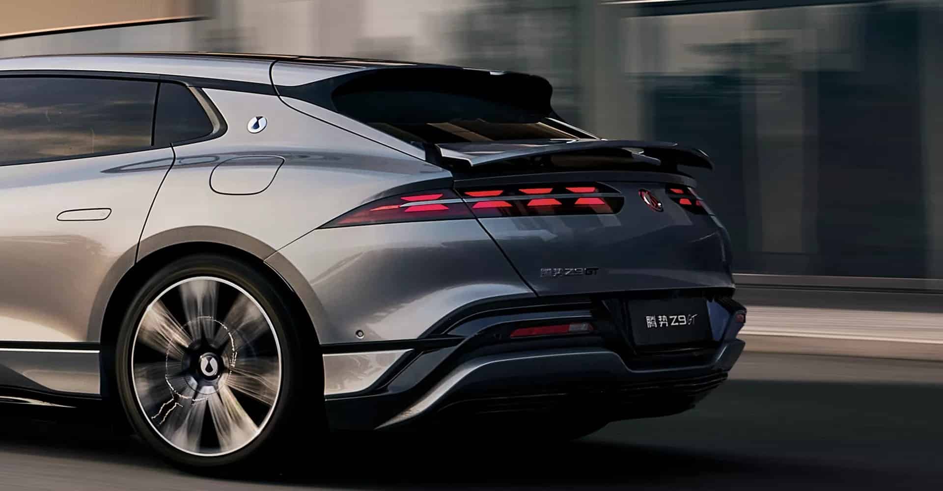 Με 965 ίππους και τετρακίνηση, αυτό το κινέζικο «όπλο» ξεπερνά την Porsche Taycan!