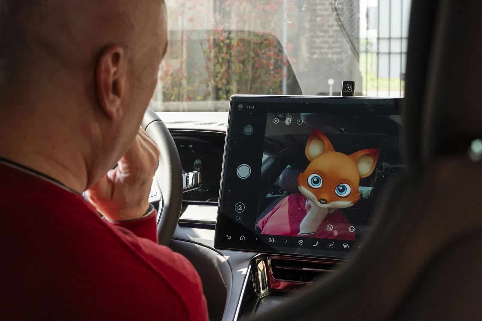 Με 965 ίππους και τετρακίνηση, αυτό το κινέζικο «όπλο» ξεπερνά την Porsche Taycan!