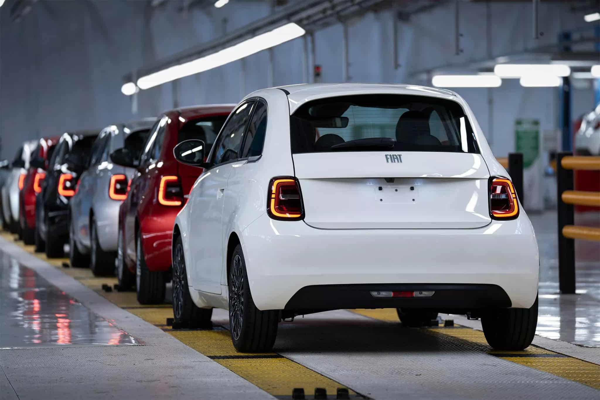 Ανατροπή από τη Fiat: Το ηλεκτρικό 500e επιστρέφει με... βενζίνη - Δείτε γιατί!