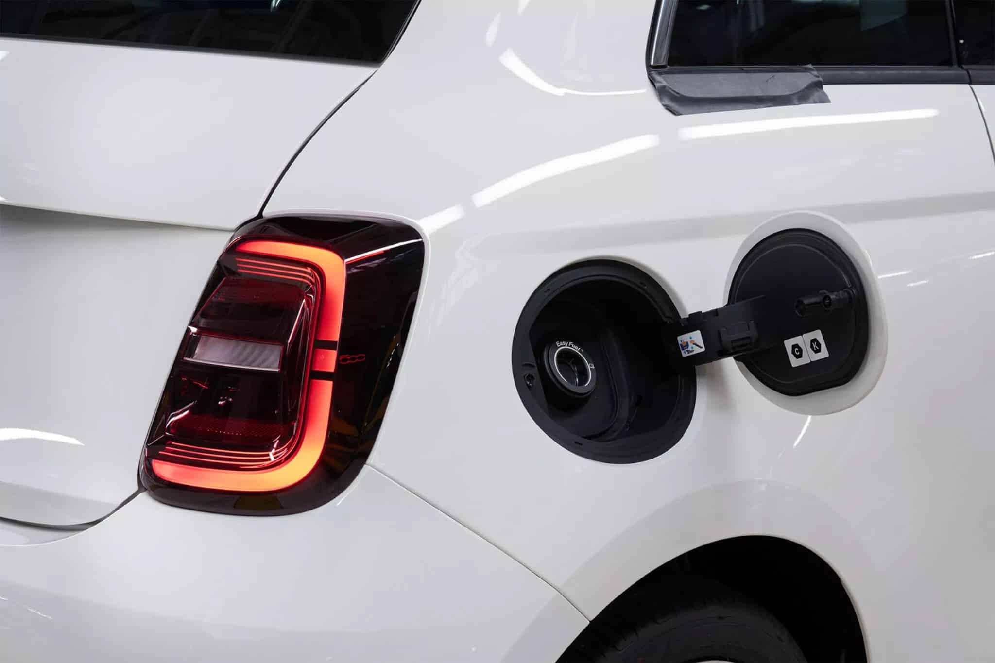 Ανατροπή από τη Fiat: Το ηλεκτρικό 500e επιστρέφει με... βενζίνη - Δείτε γιατί!