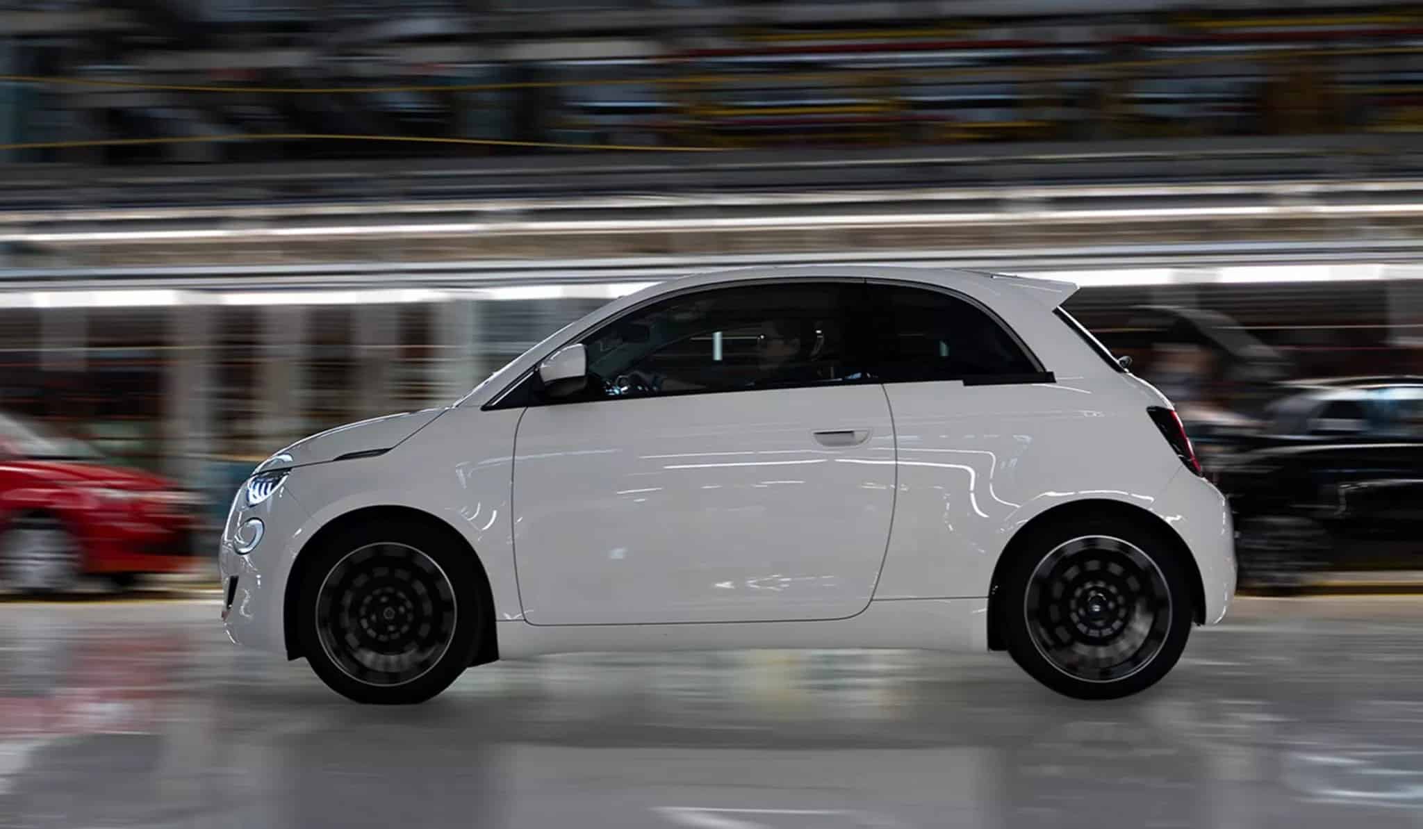 Ανατροπή από τη Fiat: Το ηλεκτρικό 500e επιστρέφει με... βενζίνη - Δείτε γιατί!