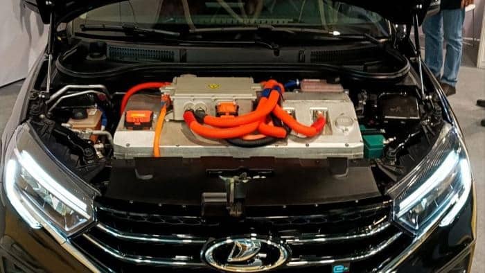 Αυτό είναι το νέο ηλεκτρικό Lada Aura με 163 PS και αυτονομία 350 χλμ.! <p data-wpview-marker=