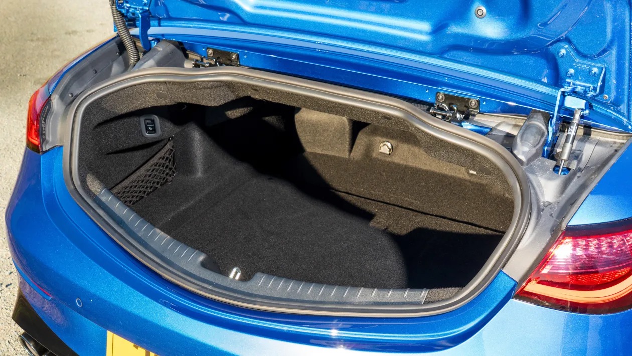 Η Mercedes-AMG CLE 53 κάνει τα plug-in να μοιάζουν με... ηλεκτρικά ποδήλατα!