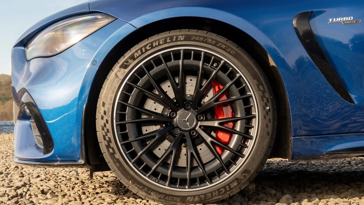 Η Mercedes-AMG CLE 53 κάνει τα plug-in να μοιάζουν με... ηλεκτρικά ποδήλατα!