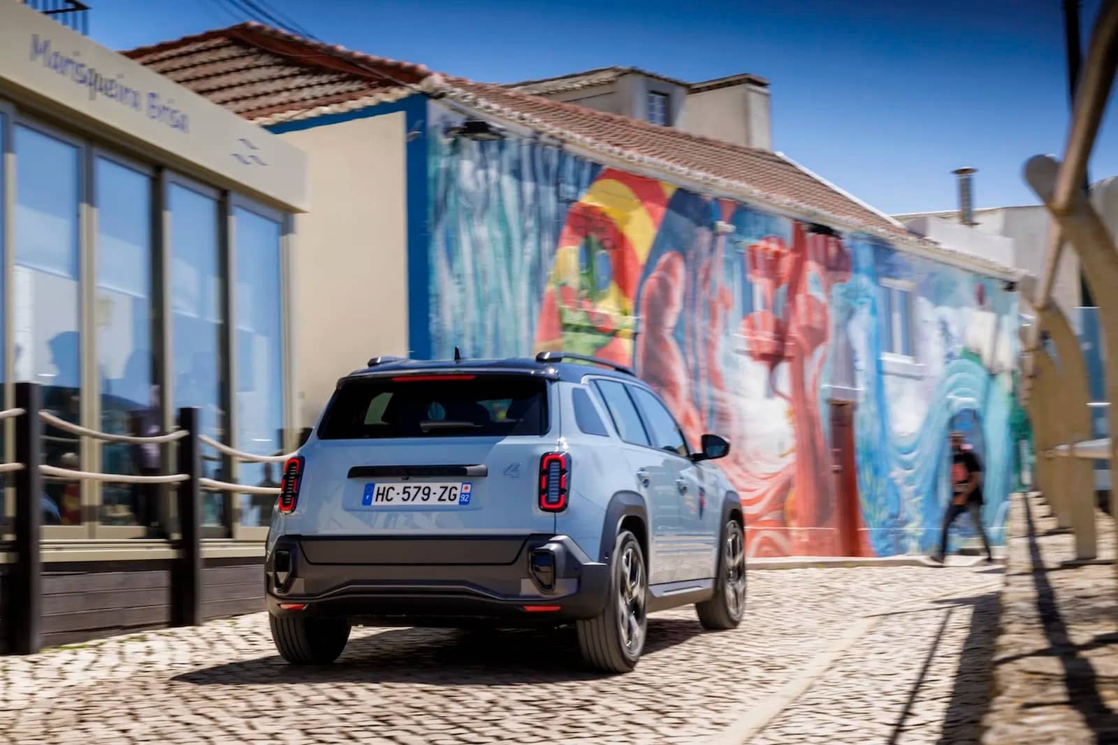 Renault 4 E-Tech: Το ηλεκτρικό θαύμα που ξεπέρασε το R5 - Μεγαλύτερο, έξυπνο και έτοιμο για περιπέτειες!