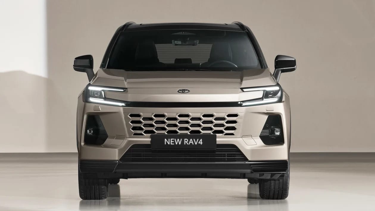 Το νέο Toyota RAV4 είναι εδώ – Με 300 ίππους, 100 χλμ ηλεκτρική αυτονομία και εσωτερικό-έκπληξη!