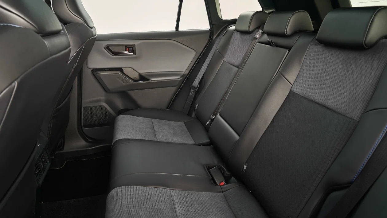 Το νέο Toyota RAV4 είναι εδώ – Με 300 ίππους, 100 χλμ ηλεκτρική αυτονομία και εσωτερικό-έκπληξη!