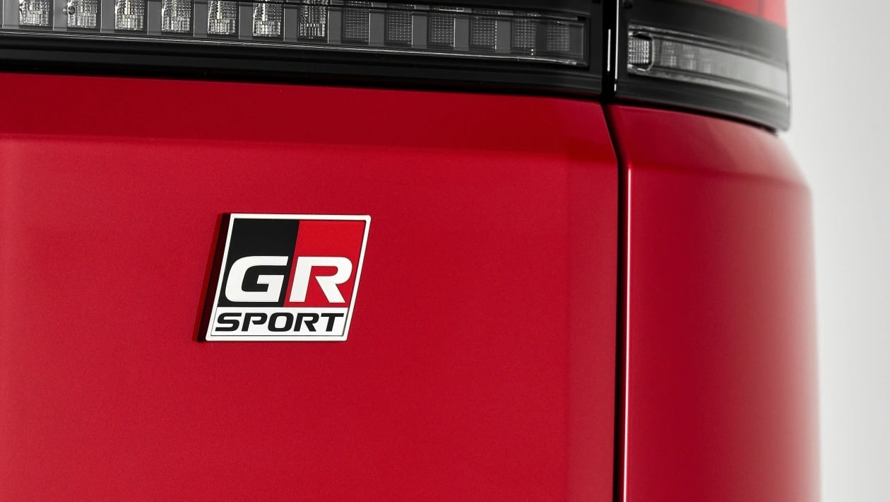 Το νέο Toyota RAV4 είναι εδώ – Με 300 ίππους, 100 χλμ ηλεκτρική αυτονομία και εσωτερικό-έκπληξη!