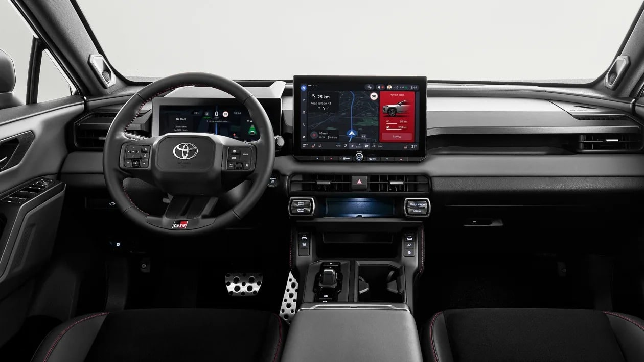 Το νέο Toyota RAV4 είναι εδώ – Με 300 ίππους, 100 χλμ ηλεκτρική αυτονομία και εσωτερικό-έκπληξη!