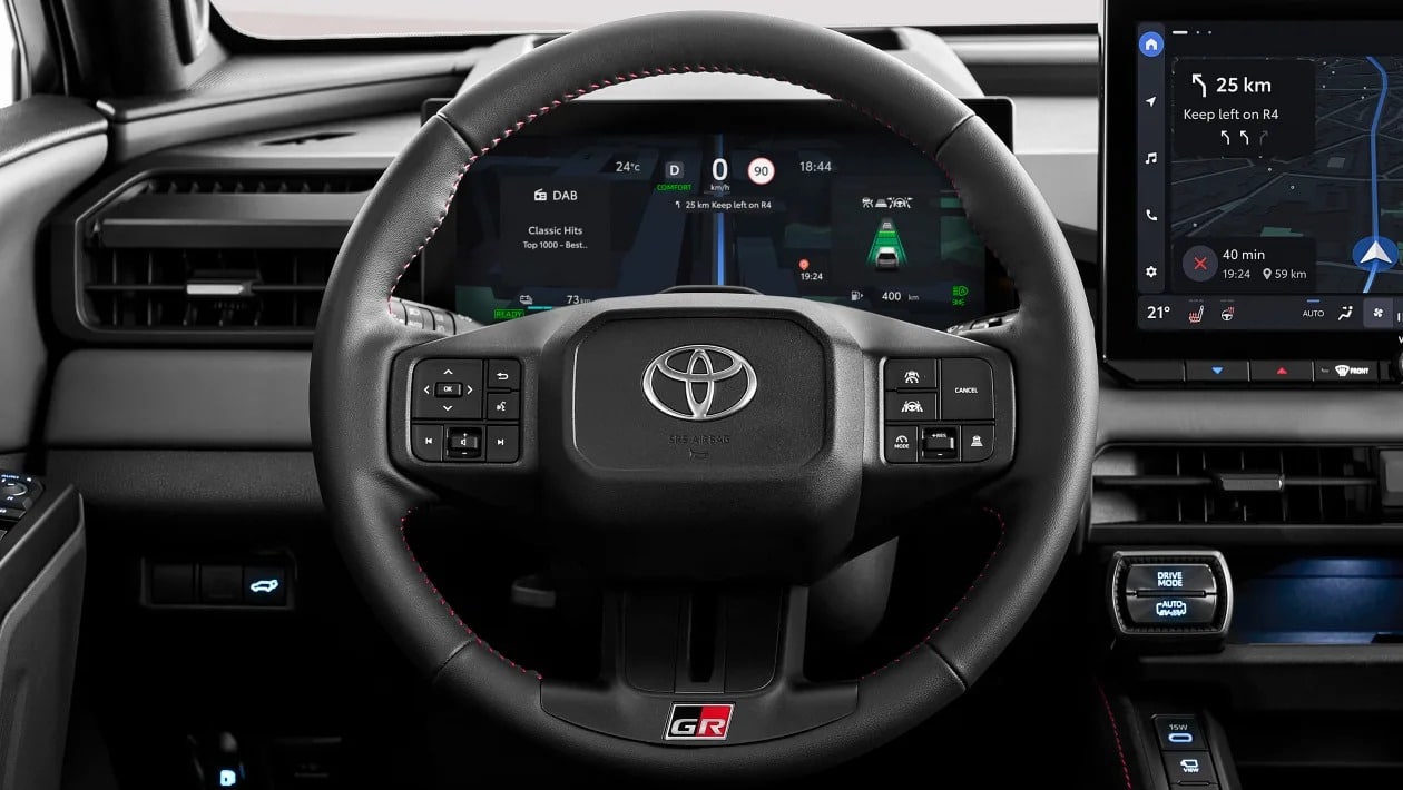 Το νέο Toyota RAV4 είναι εδώ – Με 300 ίππους, 100 χλμ ηλεκτρική αυτονομία και εσωτερικό-έκπληξη!