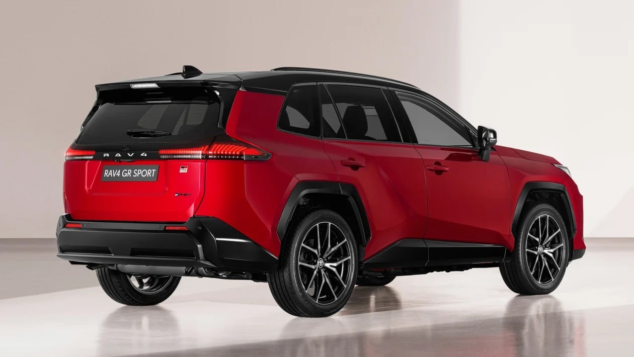 Το νέο Toyota RAV4 είναι εδώ – Με 300 ίππους, 100 χλμ ηλεκτρική αυτονομία και εσωτερικό-έκπληξη!
