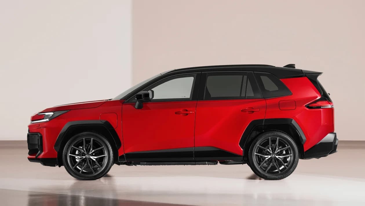 Το νέο Toyota RAV4 είναι εδώ – Με 300 ίππους, 100 χλμ ηλεκτρική αυτονομία και εσωτερικό-έκπληξη!