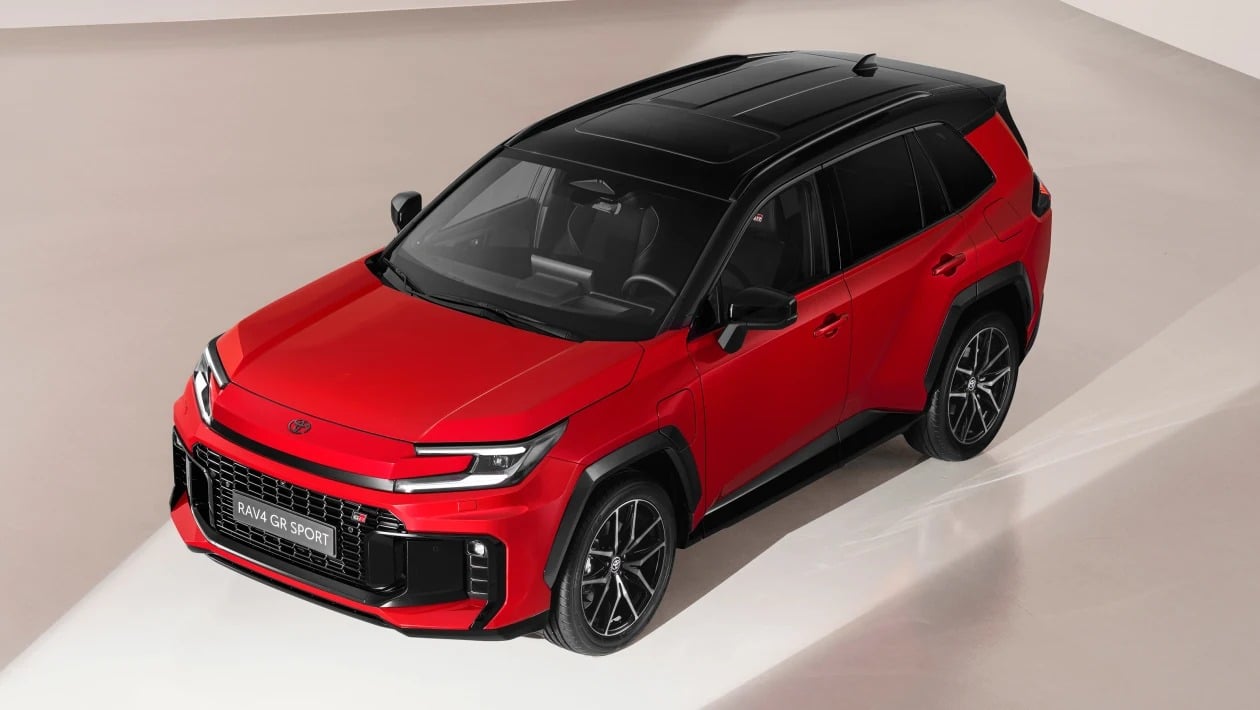 Το νέο Toyota RAV4 είναι εδώ – Με 300 ίππους, 100 χλμ ηλεκτρική αυτονομία και εσωτερικό-έκπληξη!