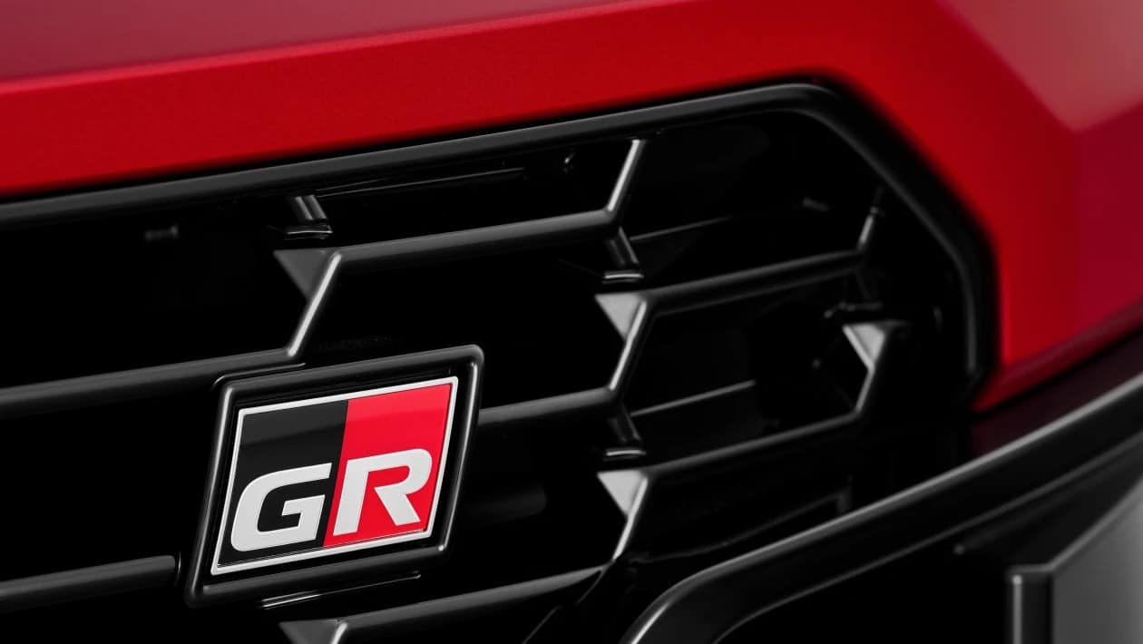 Το νέο Toyota RAV4 είναι εδώ – Με 300 ίππους, 100 χλμ ηλεκτρική αυτονομία και εσωτερικό-έκπληξη!