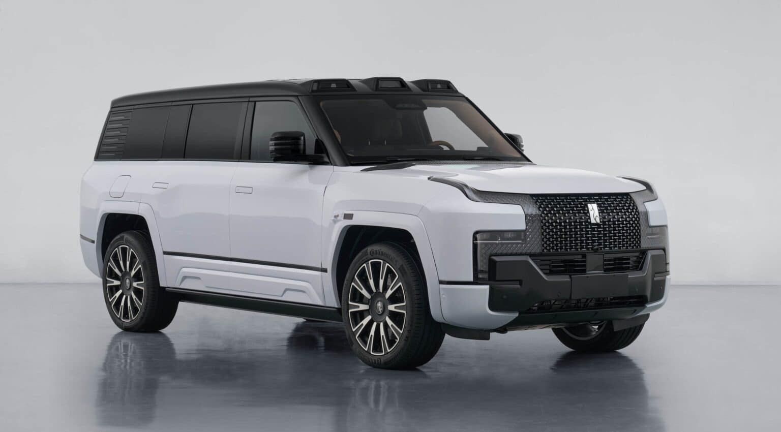 BYD U8L: Χρυσά 24Κ σήματα, αυτόνομη οδήγηση, κτηνώδη δύναμη και τιμή… Ferrari