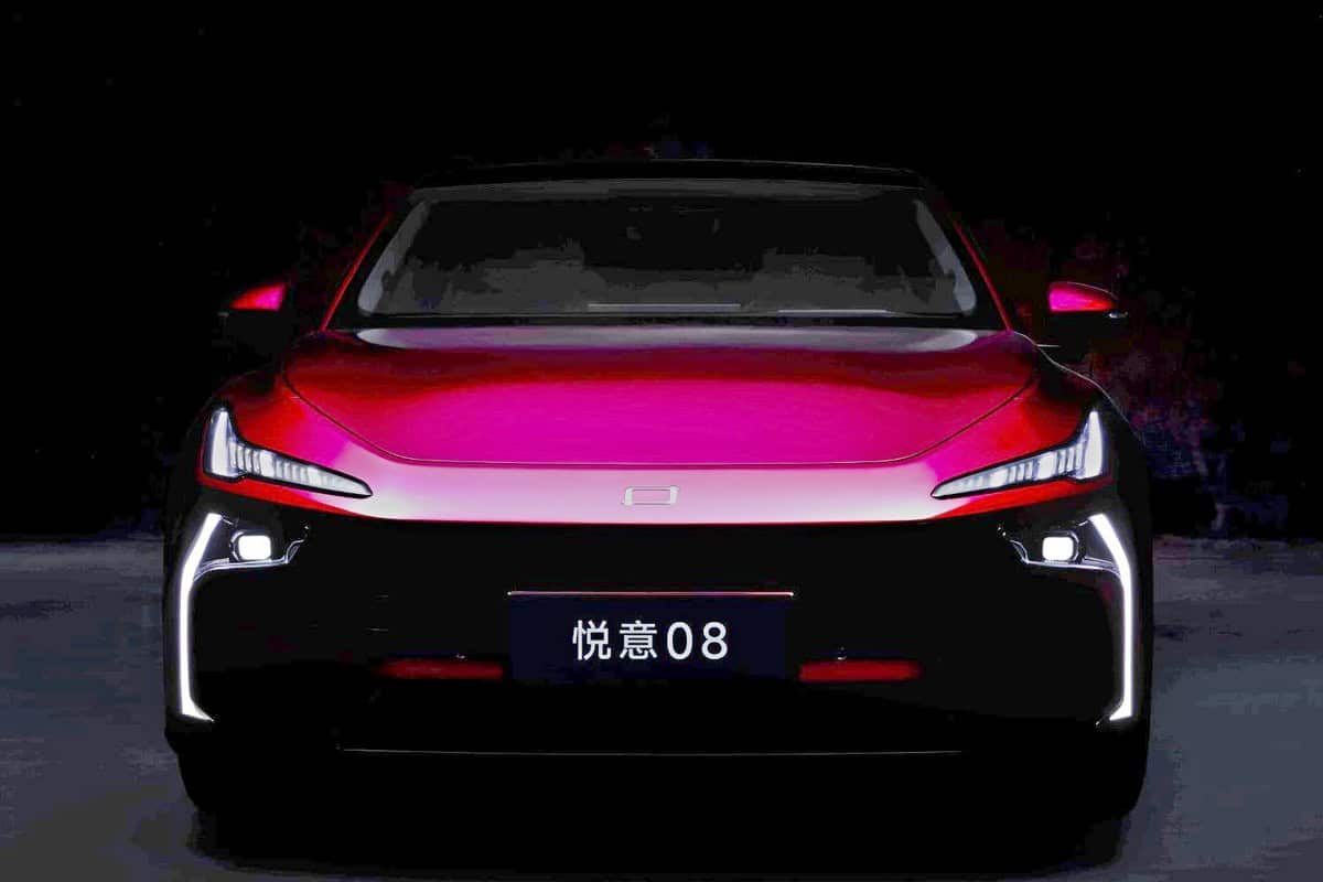 Νέο υβριδικό ή ηλεκτρικό Sedan με τεχνολογία αιχμής από την FAW