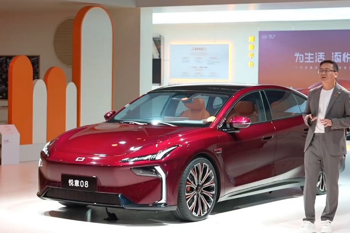 Νέο υβριδικό ή ηλεκτρικό Sedan με τεχνολογία αιχμής από την FAW