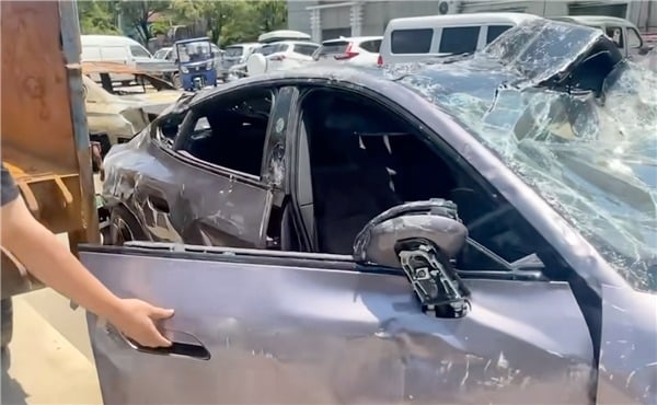 Xiaomi SU7 Max: Το «πάτησε» φορτηγό και εξακολουθεί να λειτουργεί!