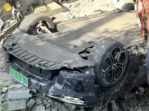 Xiaomi SU7 Max: Το «πάτησε» φορτηγό και εξακολουθεί να λειτουργεί!