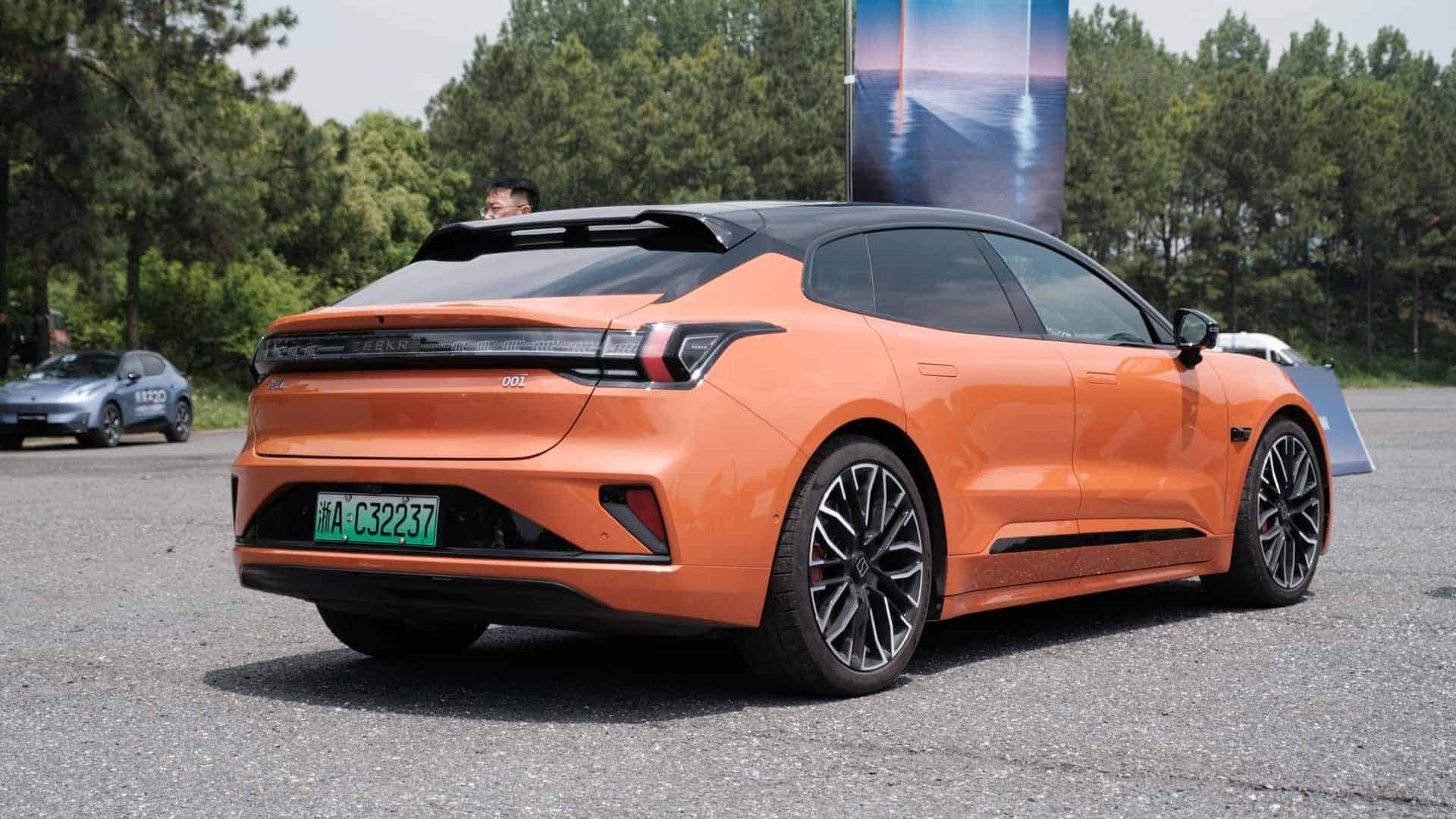 Έρχεται από την Κίνα, ντύνεται Σουηδικά και «σβήνει» το ID.3 – Αυτό είναι το Z20!