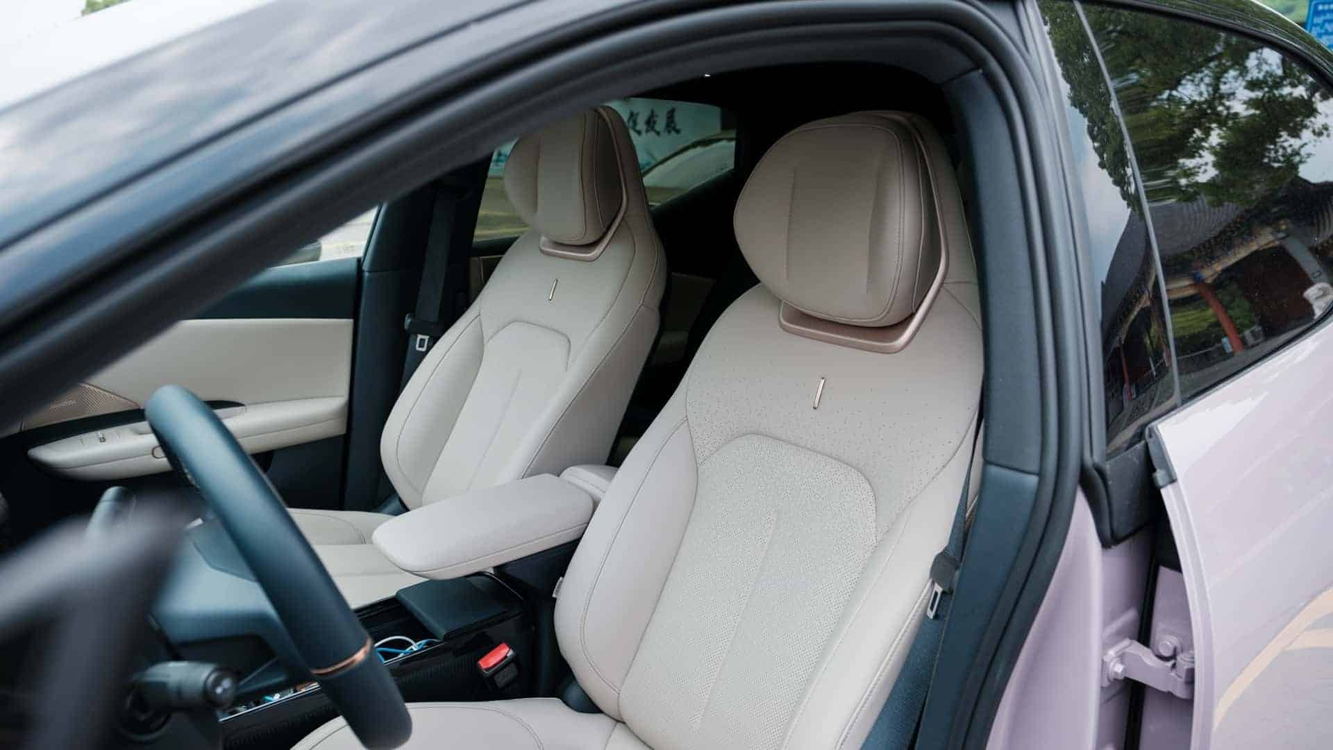 Έρχεται από την Κίνα, ντύνεται Σουηδικά και «σβήνει» το ID.3 – Αυτό είναι το Z20!