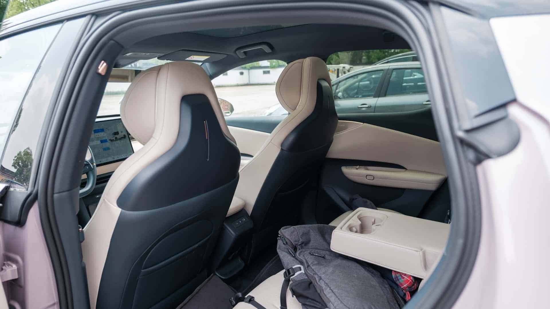 Έρχεται από την Κίνα, ντύνεται Σουηδικά και «σβήνει» το ID.3 – Αυτό είναι το Z20!