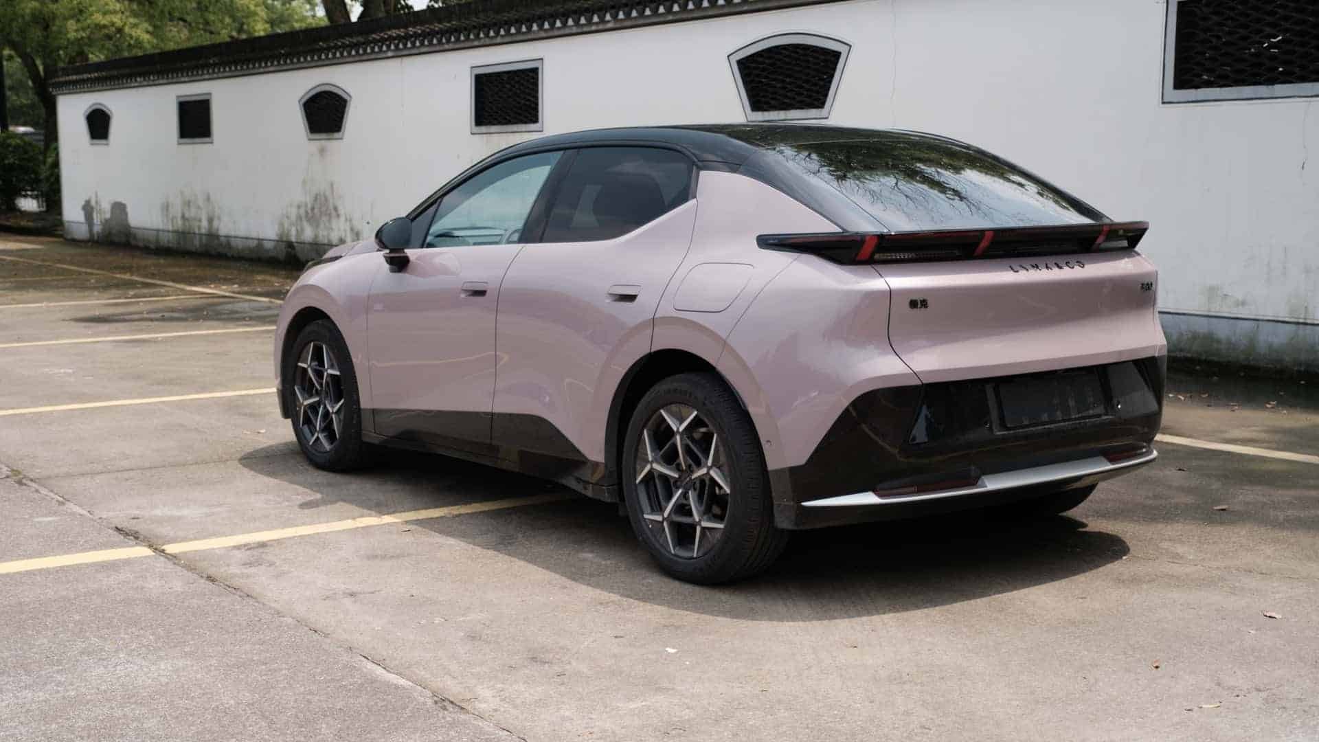 Έρχεται από την Κίνα, ντύνεται Σουηδικά και «σβήνει» το ID.3 – Αυτό είναι το Z20!