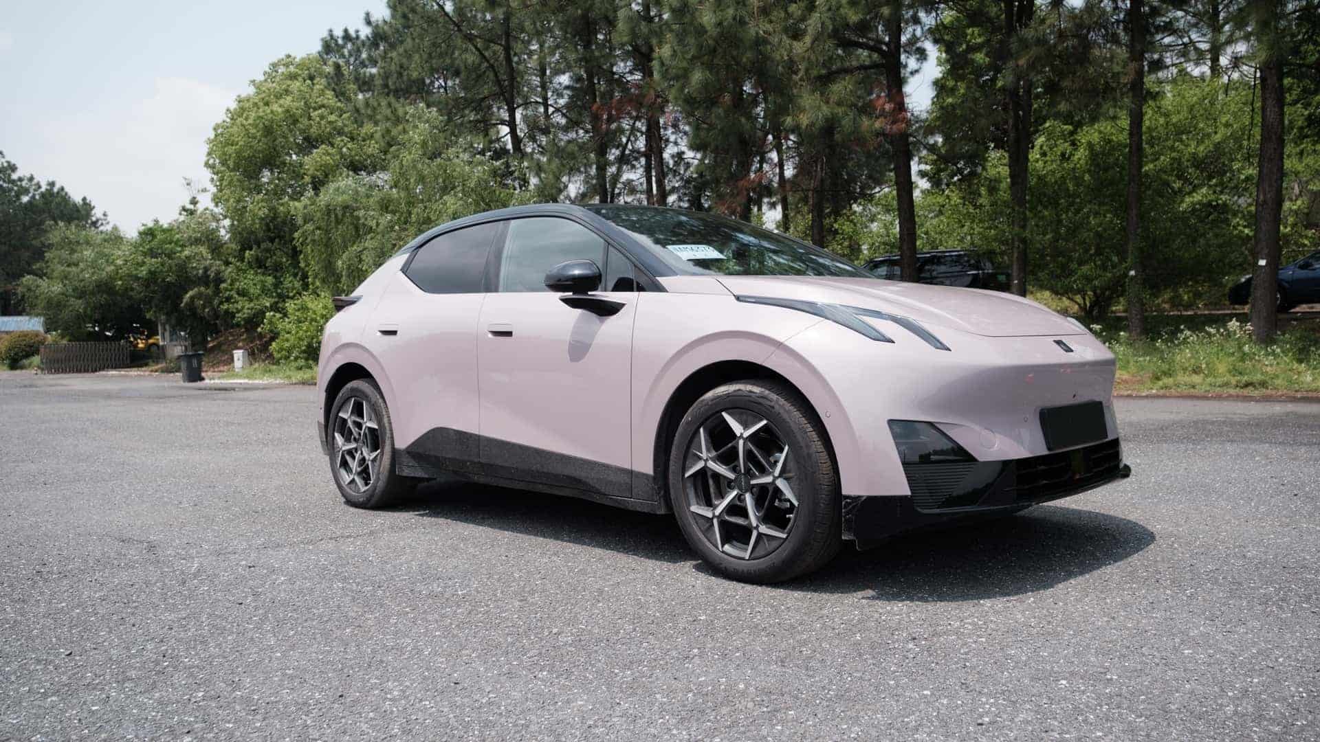 Έρχεται από την Κίνα, ντύνεται Σουηδικά και «σβήνει» το ID.3 – Αυτό είναι το Z20!