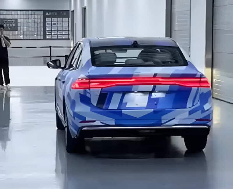 Αυτό είναι το νέο υβριδικό σεντάν με αυτονομία 2.100 χλμ και τεχνολογία αιχμής!