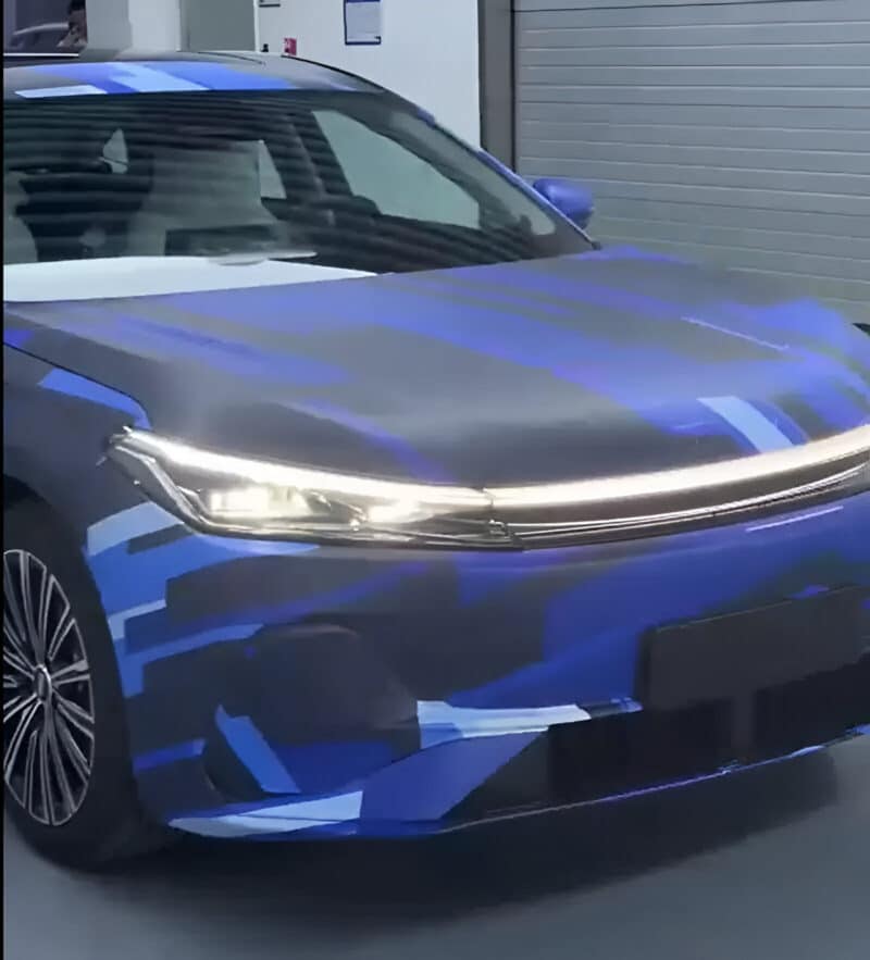 Αυτό είναι το νέο υβριδικό σεντάν με αυτονομία 2.100 χλμ και τεχνολογία αιχμής!