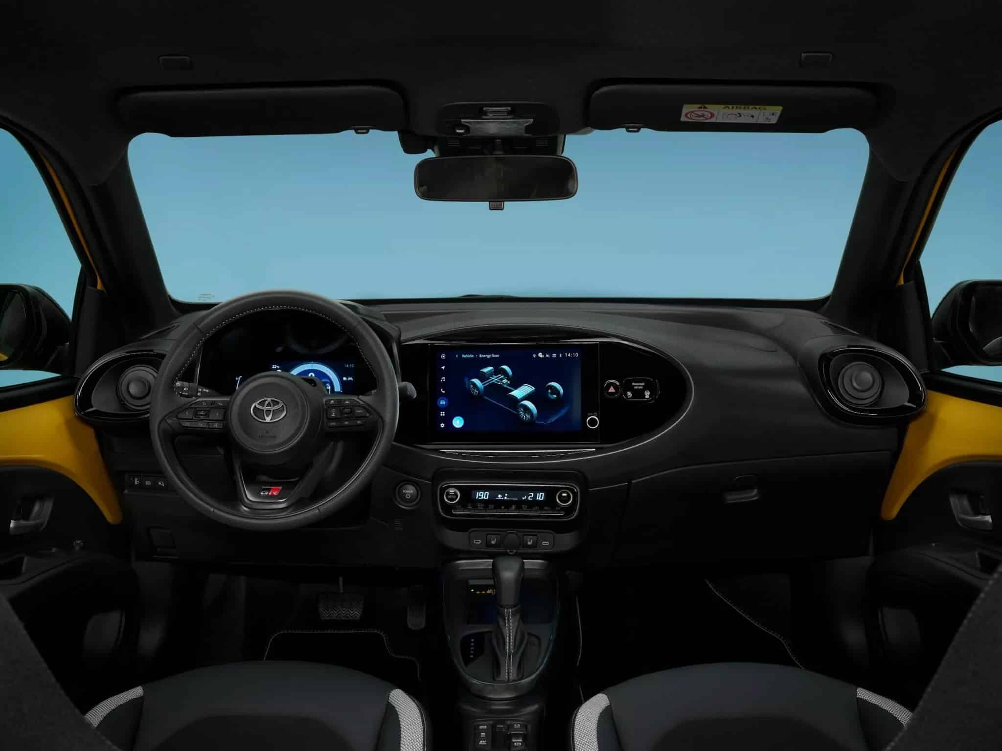 Το Aygo X επέστρεψε και είναι πιο «καυτό» από ποτέ – Υβριδικό, σπορ και… GR!