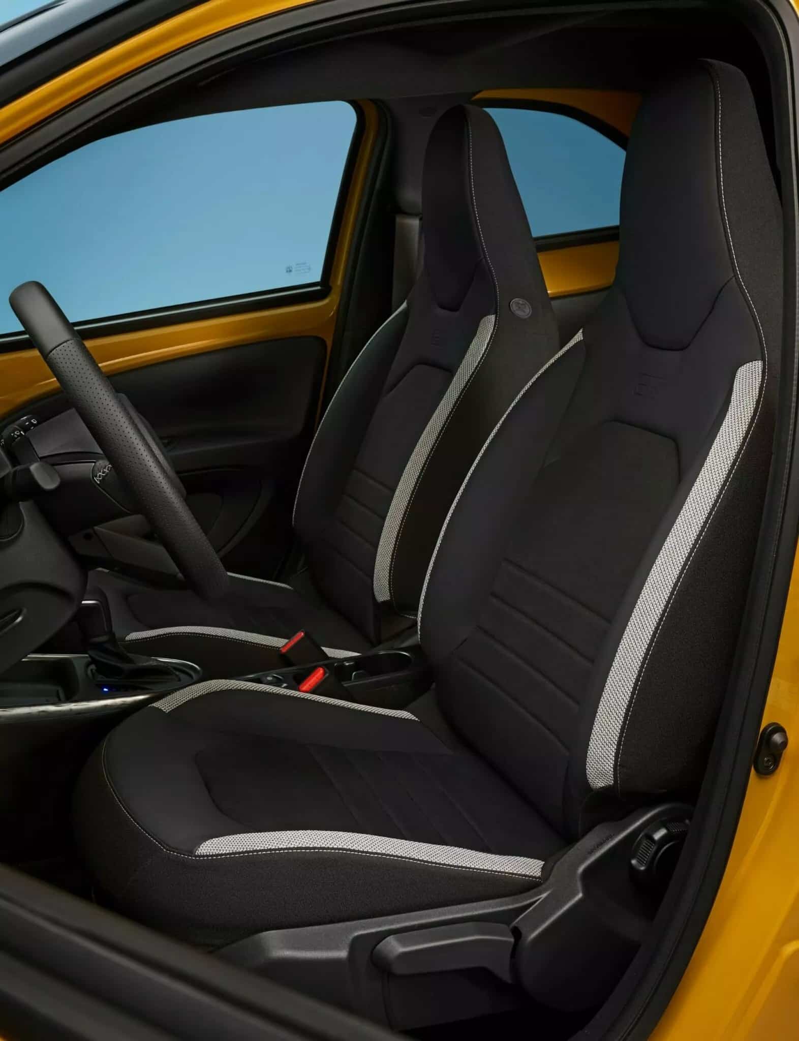 Το Aygo X επέστρεψε και είναι πιο «καυτό» από ποτέ – Υβριδικό, σπορ και… GR!