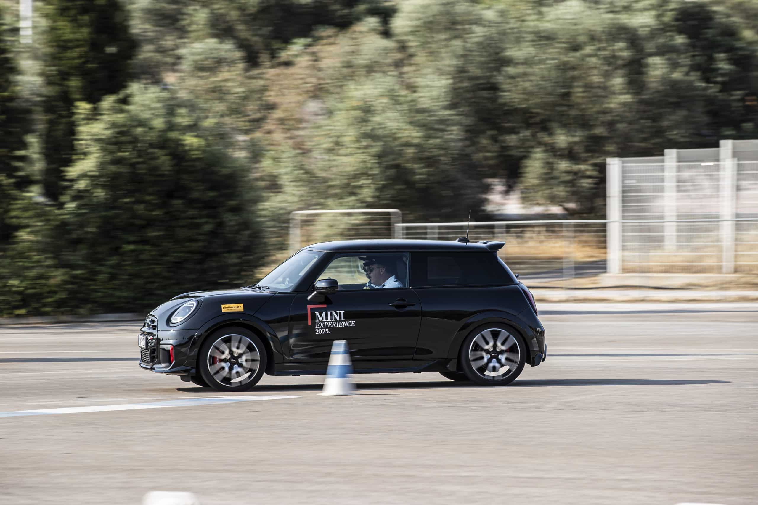 Η νέα οικογένεια μοντέλων MINI John Cooper Works