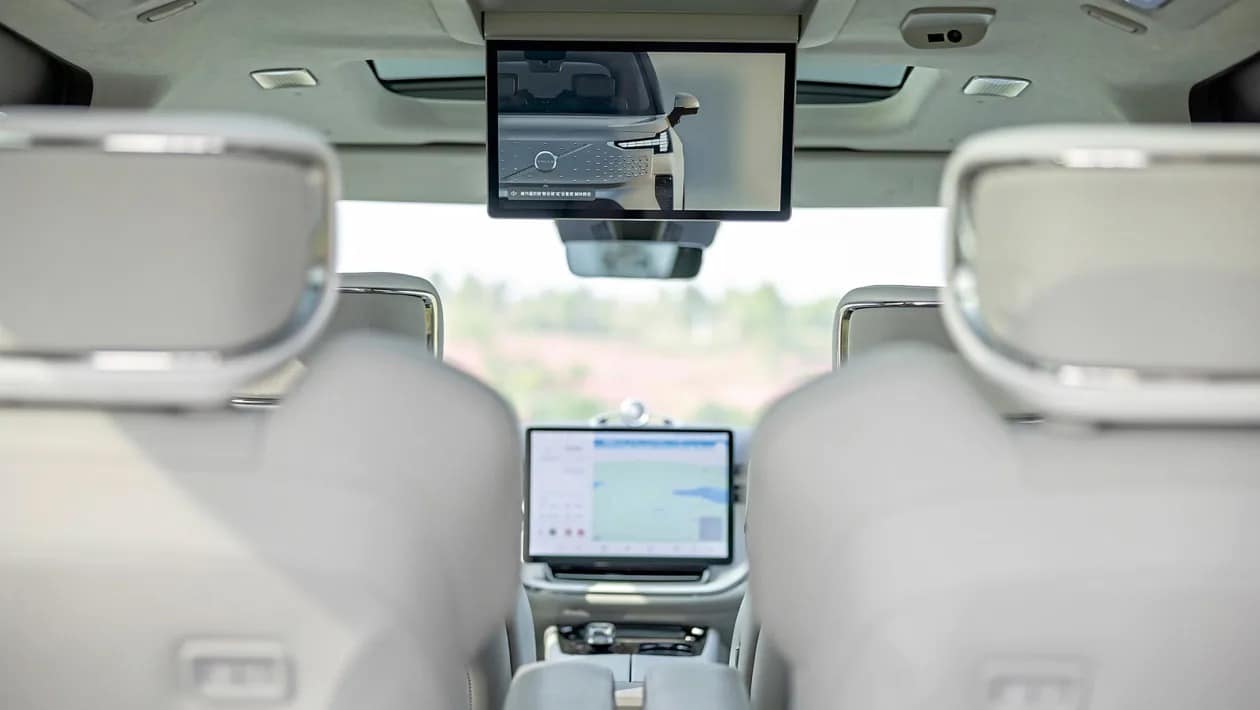 Volvo EM90 2025: Ο απόλυτος «δολοφόνος» των SUV