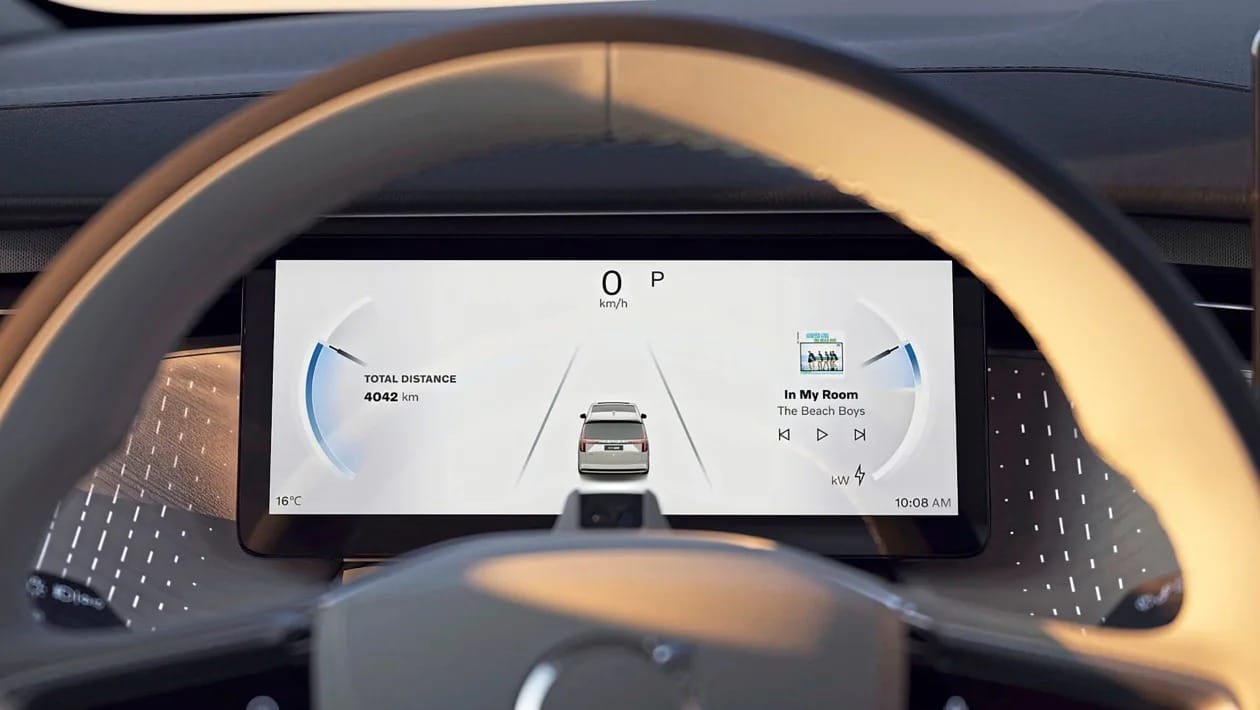 Volvo EM90 2025: Ο απόλυτος «δολοφόνος» των SUV