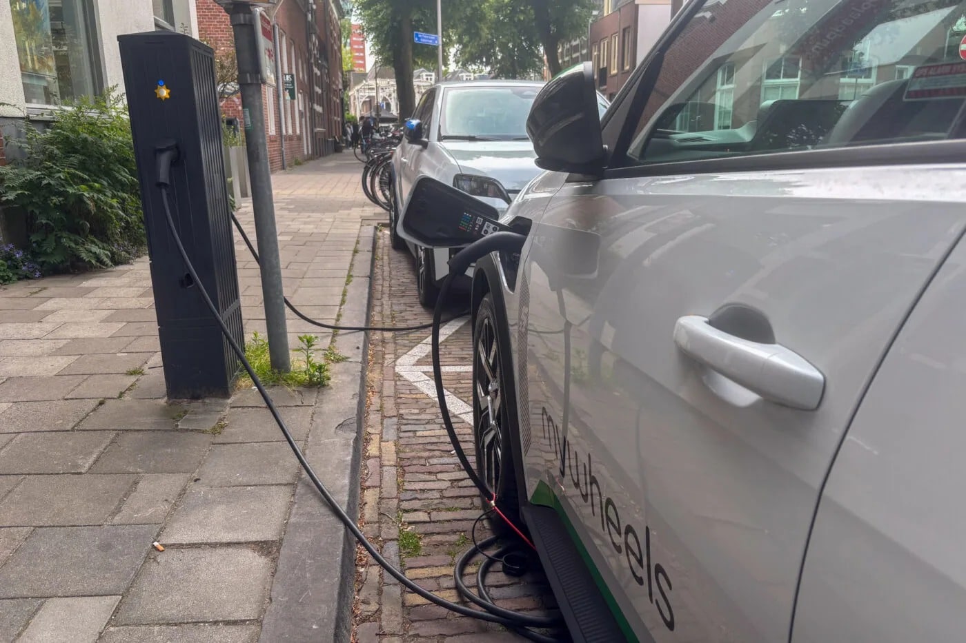 Ουτρέχτη: Η πόλη που τα EVs όχι μόνο φορτίζουν, αλλά τροφοδοτούν το δίκτυο!